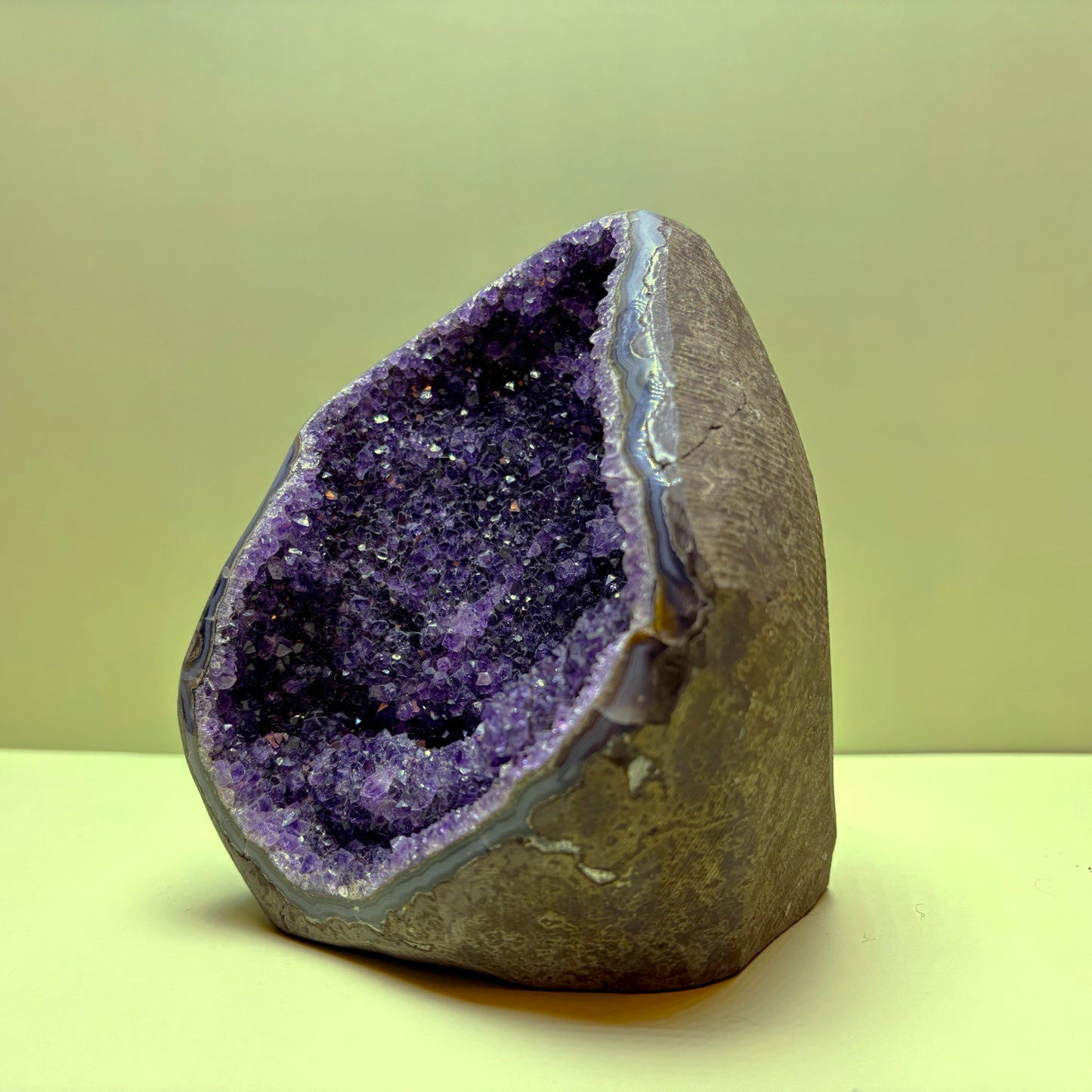 Rounded Deep Purple Amethyst Geode with Agate Bands | Uruguay | 1,468 g | 140 x 115 x 95 mm.