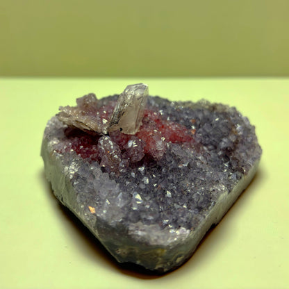 Grey Amethyst (Agate Banded) with Clear Calcite and Red Hematite | Uruguay | 266 g | 145 x 140 x 80 mm.