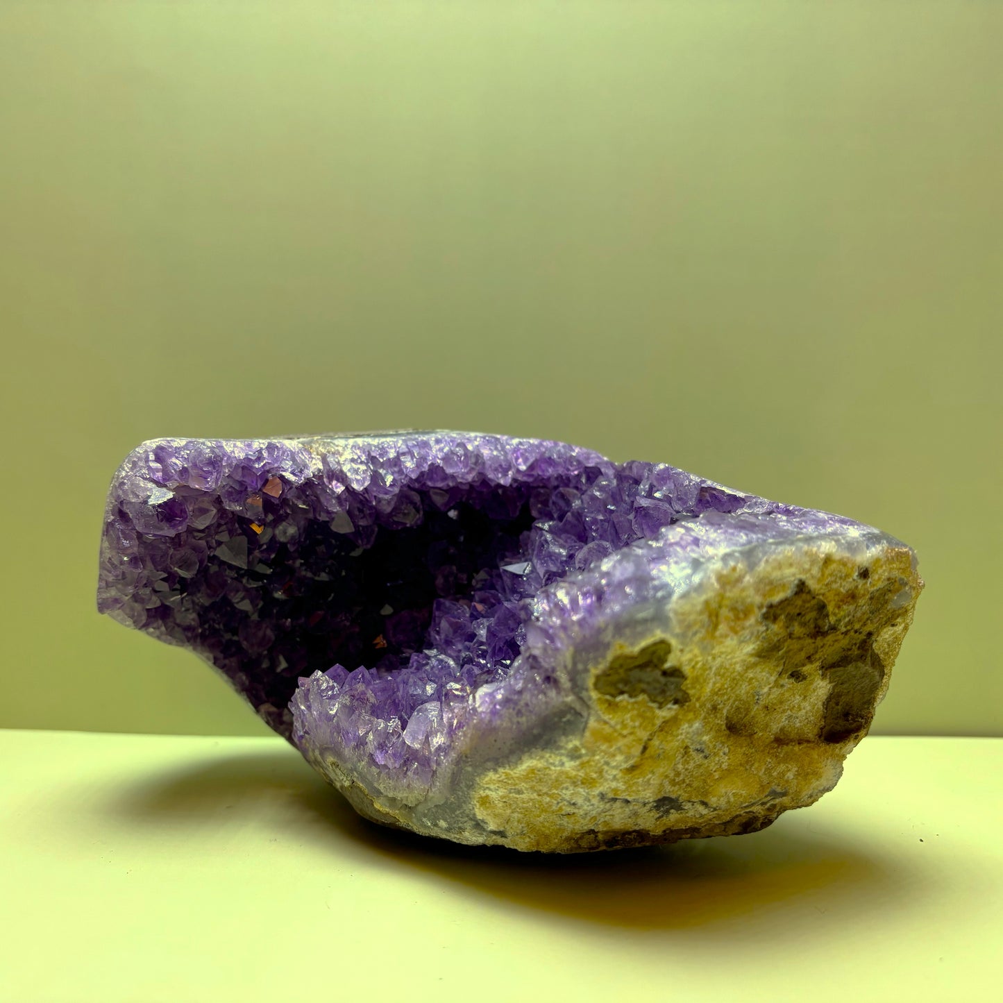 Rounded Open Form Purple Amethyst Geode | Uruguay | 1,628 g | 130 x 120 x 100 mm.