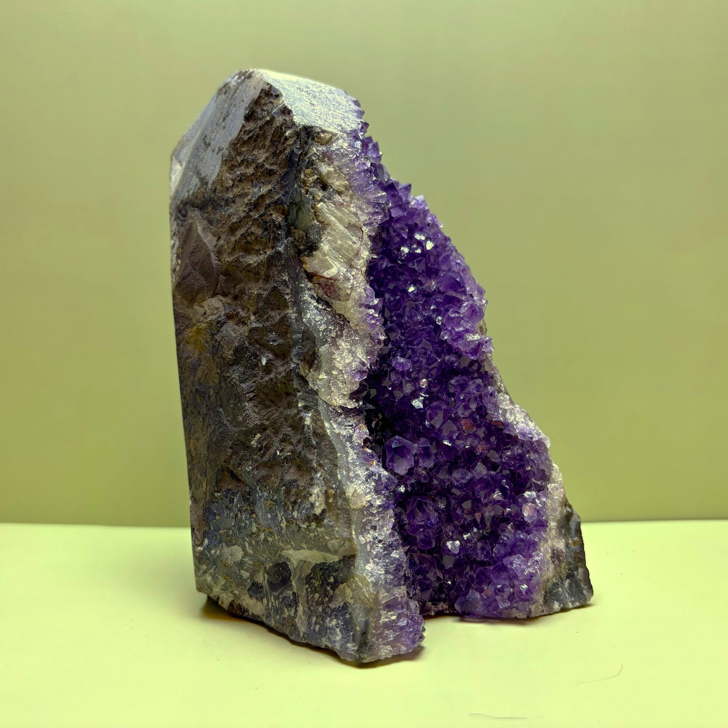 Striking Long Amethyst Geode with Sparkling Crystals | Uruguay | 1,646 g | 140 x 105 x 60 mm.