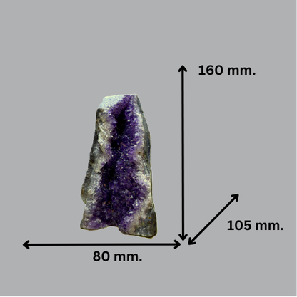 Striking Long Amethyst Geode with Sparkling Crystals | Uruguay | 1,646 g | 140 x 105 x 60 mm.