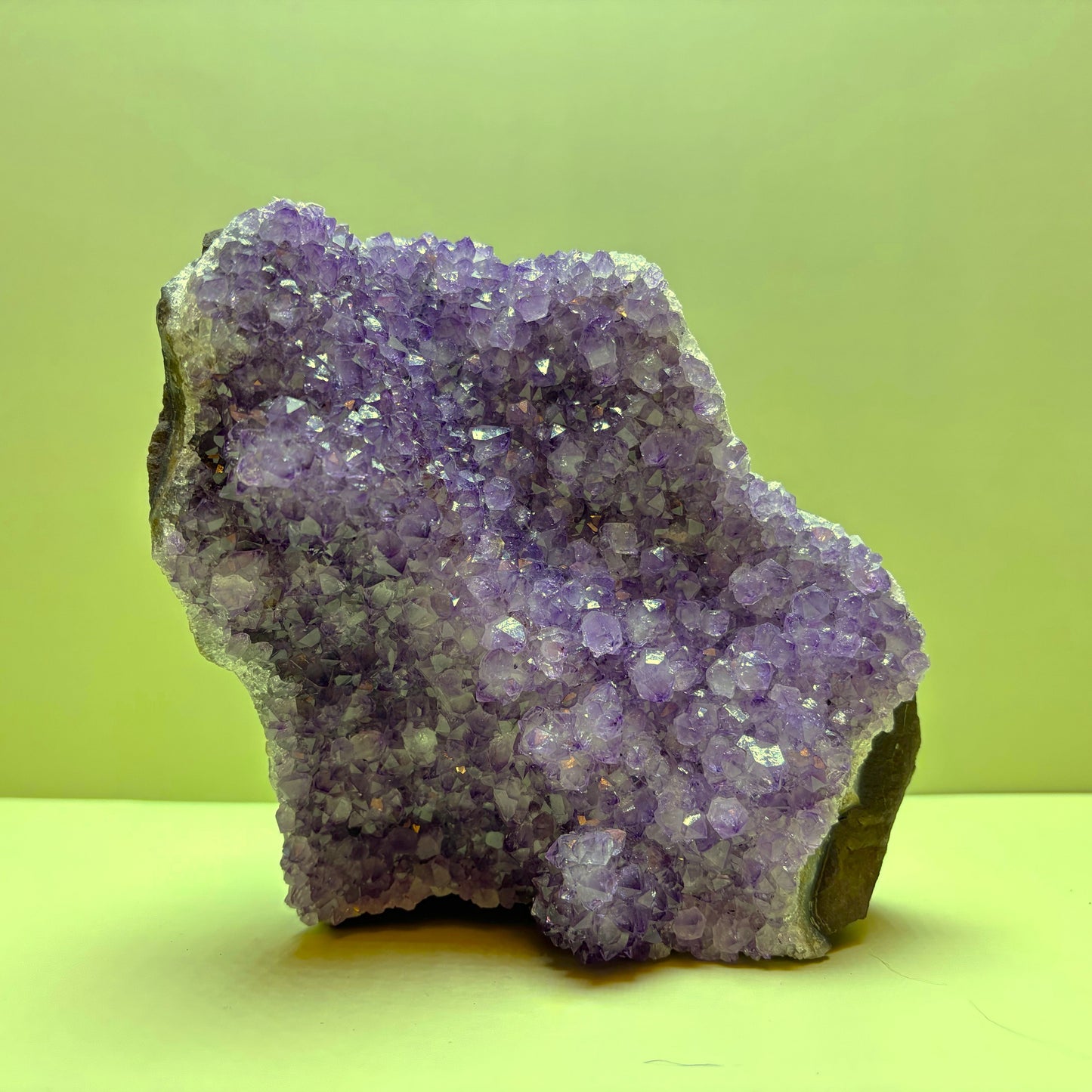 Luminous Violet Amethyst Cluster with Lilac Gradients | Uruguay | 1,442 g | 150 x 120 x 90 mm.