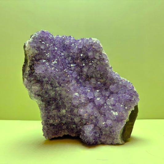 Luminous Violet Amethyst Cluster with Lilac Gradients | Uruguay | 1,442 g | 150 x 120 x 90 mm.