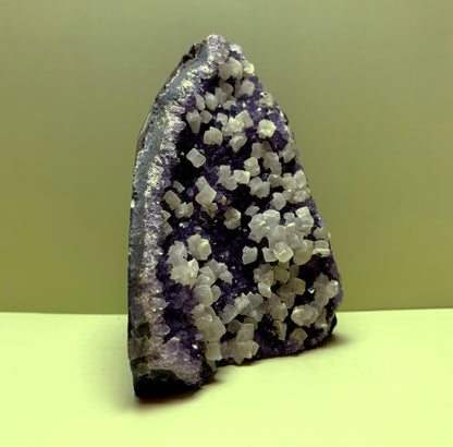 Deep Violet Amethyst Geode with White Calcite Blooms | Uruguay | 1,470 g | 130 x 105 x 90 mm.