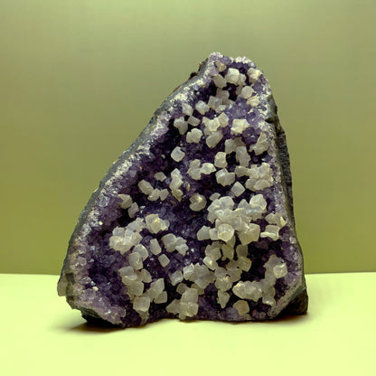 Deep Violet Amethyst Geode with White Calcite Blooms | Uruguay | 1,470 g | 130 x 105 x 90 mm.