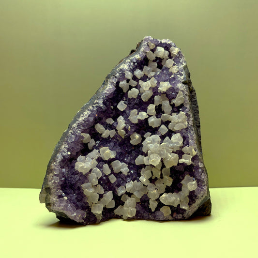 Deep Violet Amethyst Geode with White Calcite Blooms | Uruguay | 1,470 g | 130 x 105 x 90 mm.
