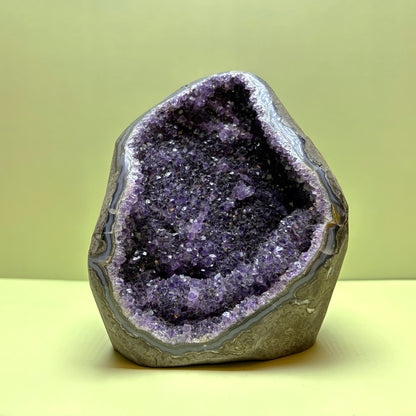 Rounded Deep Purple Amethyst Geode with Agate Bands | Uruguay | 1,468 g | 140 x 115 x 95 mm.