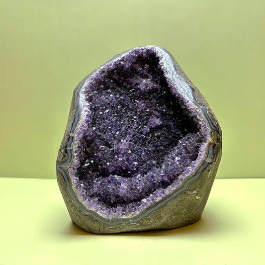 Rounded Deep Purple Amethyst Geode with Agate Bands | Uruguay | 1,468 g | 140 x 115 x 95 mm.