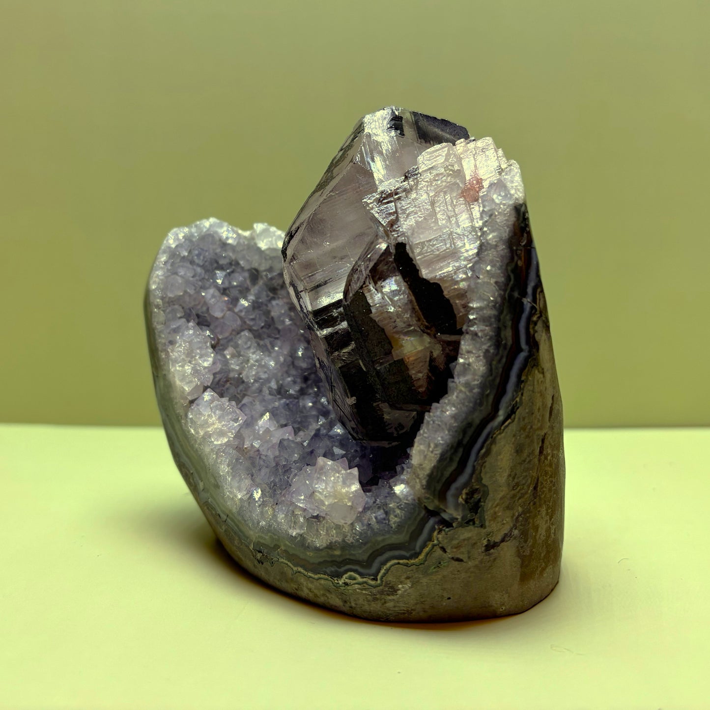 Light Purple Amethyst Geode (Agate Banded) with Hematite Included Calcite | Uruguay | 702 g | 110 x 95 x 100 mm.