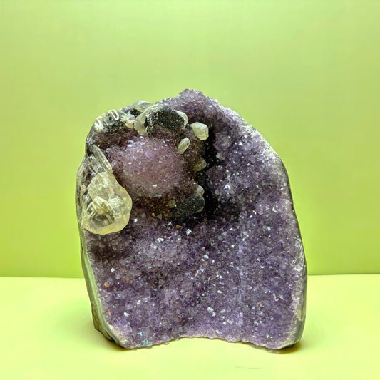 Deep Purple Amethyst Geode with Clear Calcite & Hematite | Uruguay  | 1,590 g | 210 x 65 x 55 mm.